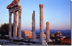 Günbatımında Trajan Tapınağı, Bergama, İzmir, Türkiye (Temple of Trajan at sunset, Pergamon, Izmir, Turkey)