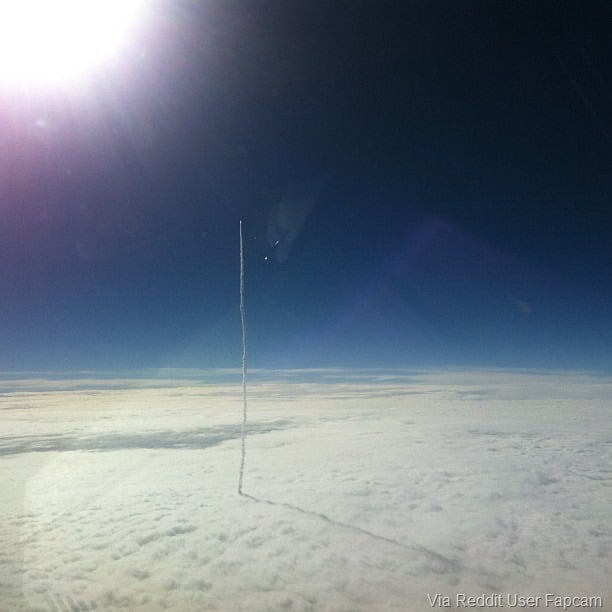 Reddit User Shares Picture of Atlas V MUOS-2 Launch taken by Airline Pilot